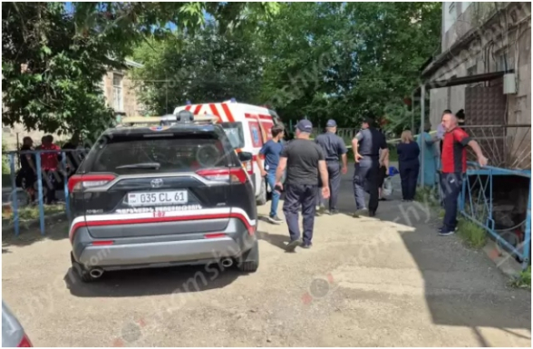 Վանաձորի շենքերից մեկի բակում հայտնաբերվել է կնոջ մարմին